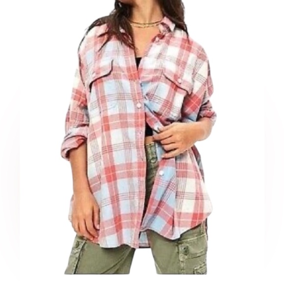 American Eagle Outfitters Tops - American Eagle Go Big Beach flannel oversized button up shirt in pink and blue M